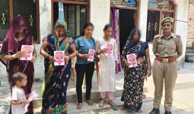 थाना मीरगंज पुलिस टीम द्वारा क्षेत्र में भ्रमण कर महिलाओं/बालिकाओं/छात्राओं को महिला सुरक्षा हेल्पलाइन नं0-1090, 1076, 112, 1930 एवं सरकार की जनकल्याणकारी योजनाओं के संबंध में जागरूक किया गया। #MissionShakti5 #नारी_सुरक्षा_सम्मान_स्वावलंबन https://t.co/Aaew76NJRa