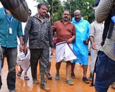 സംസ്ഥാന തദ്ദേശ സ്വയംഭരണ വകുപ്പ് മന്ത്രി കെഎം ഷാജി കള്ളാടി മണ്ണിടിച്ചിൽ ഉണ്ടായ പ്രദേശത്ത് സന്ദർശനം നടത്തി
#newsonewayanad