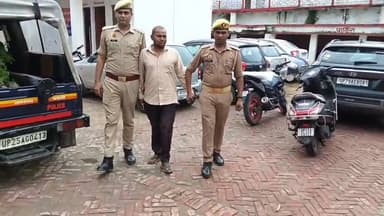 शादी का झांसा देकर युवती से दुष्कर्म का आरोपी गिरफ्तार
रोडवेज बस स्टैंड के पास से कोतवाली पुलिस ने दबोचा, न्यायालय में किया पेश
बरेली। थाना कोतवाली पुलिस ने शादी का झांसा देकर युवती से दुष्कर्म करने के मामले में वांछित आरोपी को गिरफ्तार कर लिया। पुलिस ने आरोपी को रोडवेज बस स्टैंड के पास से पकड़कर न्यायालय में पेश किया, जहां से आगे की विधिक कार्रवाई की गई।
पुलिस के अनुसार, 7 जुलाई 2026 को पीड़िता की तहरीर पर आरोपी ओमवीर मौर्य के खिलाफ थाना कोतवाली में मु.अ.सं. 320/2026, धारा 69 बीएनएस के तहत मुकदमा दर्ज किया गया था। आरोप है कि आरोपी ने युवती को प्रेमजाल में फंसाकर शादी का वादा किया और उसके साथ शारीरिक संबंध बनाए। बाद में शादी से मुकर जाने पर पीड़िता ने पुलिस से शिकायत की थी।
मामले की जांच के दौरान कोतवाली पुलिस वांछित आरोपी की तलाश में जुटी थी। शुक्रवार को मुखबिर से सूचना मिली कि आरोपी रोडवेज बस स्टैंड से कहीं जाने की फिराक में खड़ा है। सूचना पर तत्काल कार्रवाई करते हुए पुलिस टीम ने सुबह करीब 10:23 बजे आरोपी ओमवीर मौर्य (28), निवासी गुसाई गौटिया, संजय नगर, बरेली को गिरफ्तार कर लिया।
पुलिस ने बताया कि आरोपी के विरुद्ध आवश्यक विधिक कार्रवाई पूरी कर उसे न्यायालय में पेश किया गया। मामले की विवेचना जारी है।
#barelypolice
#Viral
#BAREILLYNEWS