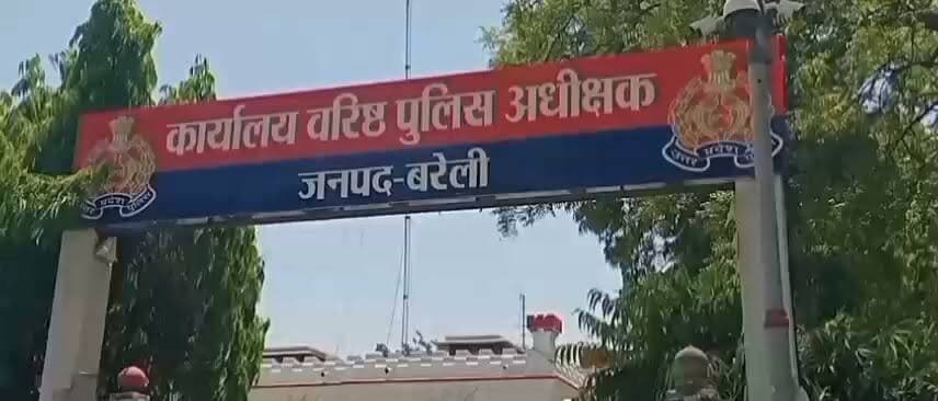 बरेली: राष्ट्रीय हनुमान दल के जिलाध्यक्ष ने मांगी पुलिस सुरक्षा, गाड़ी को लगातार निशाना बनाने का आरोप
बरेली। श्री राष्ट्रीय हनुमान दल के जिलाध्यक्ष राज शर्मा ने वरिष्ठ पुलिस अधीक्षक को प्रार्थना-पत्र देकर अपनी एवं परिवार की सुरक्षा की मांग की है। उनका आरोप है कि कुछ असामाजिक एवं अराजक तत्व लगातार उनकी निजी गाड़ी को निशाना बना रहे हैं। उनका कहना है कि यह घटनाएं सुनियोजित हैं और उन्हें भयभीत कर सामाजिक व जनसेवा के कार्यों में बाधा पहुंचाने का प्रयास किया जा रहा है।
#BareillyCity
#viral
#Bareillypolice
#Breakingnews