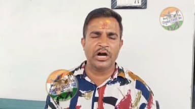 पँचायत प्रतिनिधियों की कथित उपेक्षा एवम मनमानी से बजबजाती नलियाँ एवम सड़कों पर बहता गंदा पानी गांव के अविवाहितों के अरमानों पर फेर रहा पानी। मांझी के #मदनसाठ गांव की तथाकथित बदहाली की कहानी, सुनिए, सेना के सूबेदार एम के सिंह की जुबानी। #सीएम #सम्राट_चौधरी से लेकर #पीएम #नरेन्द्र_मोदी से मिलने की बना रहे प्लानिंग। #saran #chapra #सारण #ekma #Daudpur #मांझी #chapranews #vairalpost
