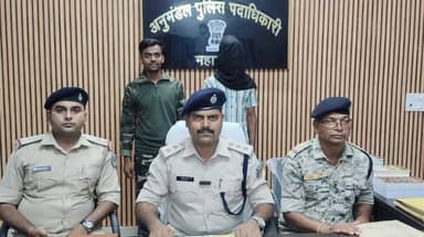देशी कट्टा के साथ एक युवक गिरफ्तार, दूसरा फरार।
मेहरमा/गोड्डा: गोड्डा पुलिस को एक बार फिर बड़ी सफलता हाथ लगी है। गुरुवार को पुलिस अधीक्षक, गोड्डा को गुप्त सूचना मिली कि मेहरमा थाना क्षेत्र के पड़ाड़खंड बगीचा में दो युवक देशी कट्टा लेकर घूम रहे हैं।
सूचना के सत्यापन एवं आवश्यक कार्रवाई के लिए मेहरमा थाना प्रभारी सौरभ कुमार ठाकुर पुलिस बल के साथ मौके पर पहुंचे। पुलिस को देखते ही दोनों युवक भागने लगे। पुलिस जवानों ने पीछा कर उन्हें पकड़ने का प्रयास किया। इस दौरान एक युवक मौके से फरार होने में सफल रहा, जबकि दूसरे युवक को पुलिस ने दबोच लिया।
तलाशी के दौरान गिरफ्तार युवक की कमर से एक देशी कट्टा बरामद किया गया। गिरफ्तार युवक की पहचान विशाल कुमार यादव (पिता – विनोद यादव), निवासी पसाहीचक, थाना पीरपैंती, जिला भागलपुर के रूप में हुई है।
पुलिस ने आरोपी को गिरफ्तार कर न्यायिक हिरासत में भेज दिया है। वहीं, फरार युवक की गिरफ्तारी के लिए छापेमारी की जा रही है।
इस संबंध में महागामा अनुमंडल पुलिस पदाधिकारी (एसडीपीओ) वरुण रजक ने बताया कि बरामद हथियार पलसर बाइक जब्त कर लिया गया है तथा मामले में आगे की विधिसम्मत कार्रवाई की जा रही है।
Jharkhand Police, Godda #गोड्डा #mahagama #lalmatia #मेहरमा