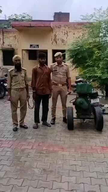 Milak thana police Ne chori kiye saman ke sath chor ko kiya giraftar