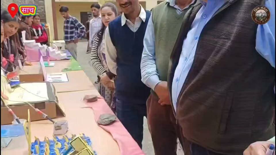 राष्ट्रीय आविष्कार अभियान और सड़क सुरक्षा जागरूकता कार्यक्रम में विद्यार्थियों ने दिखाई प्रतिभा।
भाषण, चित्रकला, विज्ञान मॉडल और प्रश्नोत्तरी प्रतियोगिताओं के साथ पंगवाली संस्कृति की भी रही शानदार प्रस्तुति।
#NationalInnovationMission #RoadSafety #SchoolActivities #ScienceEducation #Innovation #STEM #QuizCompetition #PaintingCompetition #SpeechCompetition #Hydroponics #RoadSafetyAwareness #StudentTalent #CulturalHeritage #Pangi #Chamba #HimachalPradesh #Education #SchoolEvents #PangwaliCulture #HimSandesh हिम संदेश Pangi Administration हिम शिखर पांगी The Voice of Pangwal Pangi, Chamba, Himachal Pradesh Pangi Live News