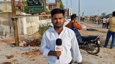 सुबह से ही होने लगी datia में BJP कार्यालय के सामने पत्थरबाजी , नरोत्तम के समर्थकों को dagge में भर कर ले गई पुलिस..
#thenewstantra #DatiaNews #datiyalatestnews #mpelection #datiaupdate