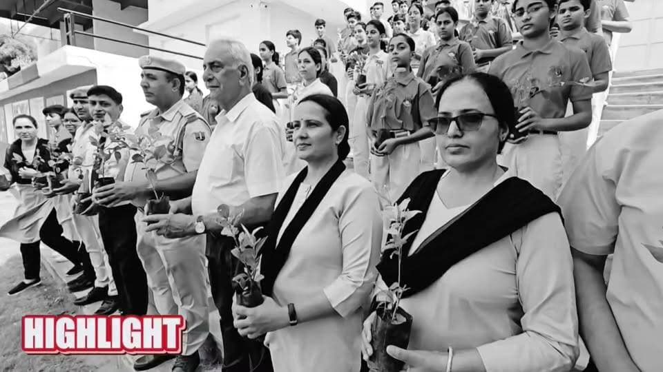 हरियालो राजस्थान की ओर बड़ा कदम, मां के सम्मान में लगेगा हर विद्यार्थी का एक पौधा, #डूण्डलोद शिक्षण संस्थान के चार विद्यालयों में एक साथ पौधरोपण
#ShekhawatiPost #DPS