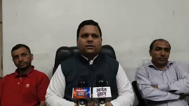 🚩 20 साल का इंतज़ार खत्म... चम्बा में कांग्रेस का 'क्लीन स्वीप'!
चम्बा की राजनीति में बड़ा उलटफेर! जिला परिषद से लेकर नगर परिषद और ब्लॉक समितियों तक कांग्रेस समर्थित प्रत्याशियों ने ऐतिहासिक जीत दर्ज कर सत्ता के हर मोर्चे पर अपना परचम लहराया। 20 वर्षों बाद जिला परिषद में पूर्ण बहुमत और कई अहम पदों पर जीत ने जिले की राजनीति को नई दिशा दे दी है।
क्या यह जीत आने वाले विधानसभा चुनावों की भी बड़ी तस्वीर दिखा रही है? अपनी राय कमेंट में जरूर बताएं।
#Chamba #Congress #HimachalPradesh #CleanSweep #DistrictCouncil #LocalBodyElections #Politics #HimachalPolitics #BreakingNews #HimSandesh #ChambaNews हिम संदेश Pangi Administration