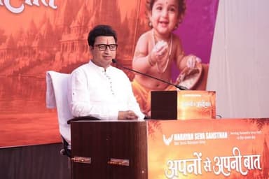 दिव्यांगजनों के अनुभवों से और सशक्त होगी सेवा
‘अपनों से अपनी बात’ के पहले दिन छलका अपनत्व और विश्वास
उदयपुर, 4 जुलाई। नारायण सेवा संस्थान के सेवा महातीर्थ, बड़ी परिसर में शनिवार से शुरू हुई चार दिवसीय संवाद श्रृंखला ‘अपनों से अपनी बात’ के पहले दिन देश के विभिन्न राज्यों से आए दिव्यांगजनों और उनके परिजनों ने अपने जीवन के संघर्ष, उपचार के अनुभव और नई आशाओं को साझा किया। संवाद के दौरान कई लाभार्थियों की आंखें नम हुईं तो उपस्थित जन भी भावुक हो उठे।
कार्यक्रम का उद्देश्य दिव्यांगजनों और उनके परिवारों से सीधे संवाद स्थापित कर उनके सुझाव, अनुभव एवं भावनाओं को जानना है, ताकि संस्थान की सेवाओं को और अधिक प्रभावी, संवेदनशील तथा लाभार्थी-केंद्रित बनाया जा सके।
संस्थान अध्यक्ष प्रशांत अग्रवाल ने कहा कि सेवा का वास्तविक अर्थ तभी पूर्ण होता है, जब लाभार्थियों की आवाज़ सुनी जाए। उनके अनुभव संस्थान के लिए मार्गदर्शक हैं और यही संवाद सेवा कार्यों को नई दिशा एवं ऊर्जा प्रदान करता है। उन्होंने कहा कि यहां साझा होने वाली हर कहानी केवल एक व्यक्ति का अनुभव नहीं, बल्कि समाज में आशा, आत्मविश्वास और मानवता का संदेश है।
कार्यक्रम में दिव्यांगजनों एवं उनके परिजनों ने संस्थान से मिले उपचार, सर्जरी, कृत्रिम अंग, पुनर्वास और आत्मनिर्भर बनने की यात्रा के अनुभव साझा किए। प्रेरक उद्बोधनों, संवाद सत्रों और सांस्कृतिक प्रस्तुतियों ने आयोजन को भावनात्मक एवं प्रेरणादायी बना दिया।
यह संवाद श्रृंखला 7 जुलाई तक प्रतिदिन सायं 4 से 7 बजे तक आयोजित होगी। कार्यक्रम का सीधा प्रसारण आस्था चैनल के माध्यम से देशभर में किया जा रहा है।
--