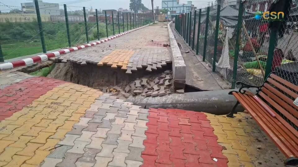 मानसून की पहली बारिश ने तालाब सौंदर्यकरण की खोली पोल, भ्रष्टाचार के लगे आरोप
#न्यूज़ #न्यूज #news #latestnews #city #breakingnews #citynews #hindinews #citylife #haridwar #uttarakhandnews #haridwarnews #corruption #CSRfund #heromotocorp