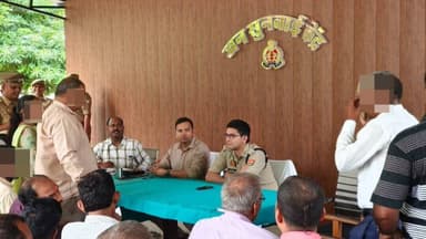 ◆जनपद के समस्त थानों पर "थाना समाधान दिवस" का आयोजन कर फरियादियों की समस्याओं के त्वरित निवारण का प्रयास ◆ श्री शैलेश कुमार जिलाधिकारी भदोही व श्री अभिनव त्यागी पुलिस अधीक्षक भदोही द्वारा संयुक्त रूप से थाना औराई में सुनी गई फरियादियों की समस्याएं।
@CMOfficeUP
@Uppolice
@bhadohi