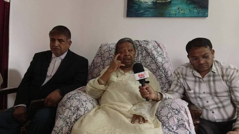 📍LIVE | विस्थापन के खिलाफ राज्यव्यापी उलगुलान का ऐलान
झारखंड राज्य विस्थापित संघर्ष मोर्चा के तत्वावधान में विस्थापन के विरोध में पूरे राज्य में उलगुलान आंदोलन चलाने की घोषणा।
मोर्चा के अध्यक्ष भुनेश्वर प्रसाद मेहता ने कहा कि विस्थापितों के अधिकार, न्याय और सम्मान की लड़ाई को राज्यव्यापी स्तर पर तेज किया जाएगा।
📺 LIVE देखें, अपनी राय कमेंट में दें और वीडियो को अधिक से अधिक शेयर करें।
#Jharkhand #Vistapit #Vistapan #JharkhandNews #Live #FacebookLive #BhuneshwarPrasadMehta #Ulgulan #Aandolan #Displacement #Hazaribagh #JharkhandState #BreakingNews #NewsUpdate #HindiNews #JharkhandPolitics #JanAndolan #LiveNews