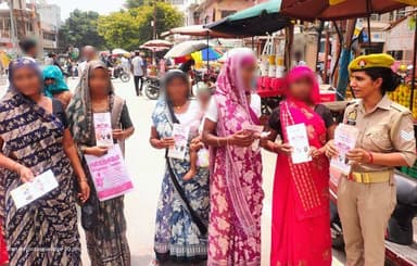 #SPSambhal @Krishan_IPS के निर्देशन में मिशन शक्ति टीम थाना बबराला द्वारा थाना क्षेत्रांतर्गत बालिकाओं/महिलाओं को #MissionShakti5 अभियान के अंतर्गत नारी सुरक्षा सशक्तिकरण व #CyberAwareness हेतु जागरूक किया। #नारी_सुरक्षा_सम्मान_स्वावलंबन https://t.co/lV4fX9yr5L