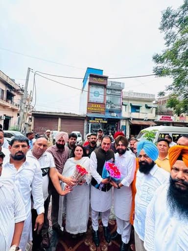 ਮੁਕੇਰੀਆਂ ਚ ਸਰਬਜੋਤ ਸਿੰਘ ਸਾਭੀ ਦੀ ਅਗਵਾਈ ਚ ਆਮ ਆਦਮੀ ਪਾਰਟੀ ਦੇ ਸੰਗਠਨ ਦੀ ਮੀਟਿੰਗ ਹੋਈ। ਇਸ ਮੌਕੇ ਵਿਸ਼ੇਸ਼ ਤੌਰ ’ਤੇ MP ਡਾ. ਰਾਜ ਕੁਮਾਰ ਚੱਬੇਵਾਲ , ਦੋਆਬਾ ਜ਼ੋਨ ਦੇ ਪ੍ਰਧਾਨ ਸੰਦੀਪ ਸੈਣੀ , ਲੋਕ ਸਭਾ ਇੰਚਾਰਜ ਸ੍ਰੀਮਤੀ ਕਰਮਜੀਤ ਕੌਰ , ਜ਼ਿਲ੍ਹਾ ਪ੍ਰਧਾਨ ਗੁਰਵਿੰਦਰ ਸਿੰਘ ਪਾਬਲਾ ਅਤੇ ਕਪੂਰਥਲਾ ਜ਼ਿਲ੍ਹਾ ਪ੍ਰਧਾਨ ਸਰਬਜੀਤ ਸਿੰਘ ਲੁਬਾਣਾ ਨੇ ਸ਼ਿਰਕਤ ਕੀਤੀ।