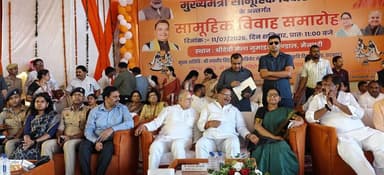 आज दिनांक 11.07.2026 को मुख्यमंत्री सामूहिक विवाह योजना के अंतर्गत नुमाइश पंडाल, मैनपुरी में लगभग 200 जोड़ों का सामूहिक विवाह समारोह संपन्न कराया गया। इस अवसर पर उत्तर प्रदेश सरकार के पर्यटन एवं संस्कृति मंत्री श्री जयवीर सिंह,जिलाधिकारी मैनपुरी एवं पुलिस अधीक्षक मैनपुरी ने कार्यक्रम में सहभागिता करते हुए नवविवाहित जोड़ों को आशीर्वाद प्रदान किया तथा उनके सुखद, समृद्ध एवं मंगलमय वैवाहिक जीवन की शुभकामनाएँ दीं।