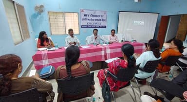 बस्तर में एचपीवी टीकाकरण अभियान को गति देने के लिए अंतर्विभागीय समन्वय बैठक आयोजित की गई।
14-15 वर्ष आयु वर्ग की पात्र किशोरियों की पहचान, अभिभावक जागरूकता और विद्यालय स्तर पर समन्वय के माध्यम से अभियान को प्रभावी बनाने पर विशेष जोर दिया गया।
#HPVVaccination #PublicHealth