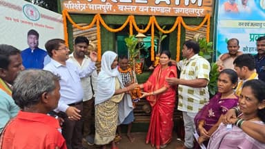 बस्तर के फरसागुडा में 'ट्री एटीएम' का शुभारंभ किया गया।
इस पहल से लोगों को पौधे आसानी से उपलब्ध होंगे और 'एक पेड़ माँ के नाम' अभियान को नई गति मिलेगी। साथ ही निःशुल्क पौधा वितरण वाहन को भी रवाना किया गया।
#TreeATM #EkPedMaaKeNaam