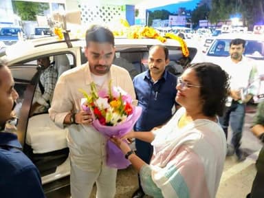 माननीय मंत्री पंचायती राज विभाग, बिहार सरकार श्री दीपक प्रकाश की अध्यक्षता में समाहरणालय सभागार में नवादा जिला अंतर्गत पंचायती राज विभाग द्वारा क्रियान्वित विभिन्न योजनाओं एवं कार्यक्रमों की समीक्षात्मक बैठक आयोजित की गई। बैठक में विभागीय योजनाओं की प्रगति, क्रियान्वयन की वर्तमान स्थिति, गुणवत्ता, समयबद्ध निष्पादन तथा लंबित कार्यों की विस्तार से समीक्षा की गई।
