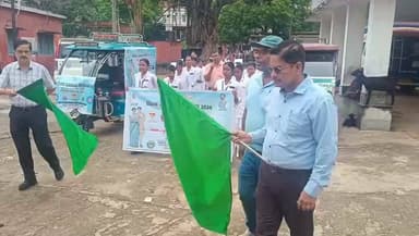 विश्व जनसंख्या दिवस के अवसर पर स्वास्थ्य विभाग देवघर द्वारा सदर अस्पताल परिसर से निकाली गई जागरूकता रैली