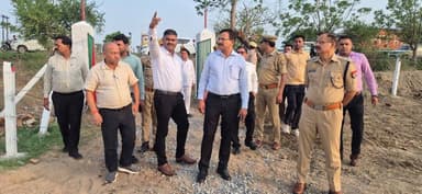 जिलाधिकारी एवं पुलिस अधीक्षक जालौन द्वारा जनपद में आयोजित होने वाले वृक्षारोपण महायज्ञ-2026 को सफल एवं व्यवस्थित ढंग से संपन्न कराने के उद्देश्य से नवीन गल्ला मंडी आटा के समीप कार्यक्रम स्थल का स्थलीय निरीक्षण किया गया एवं संबंधित को आवश्यक दिशा-निर्देश दिये गये । https://t.co/q6Kl8Pphhr