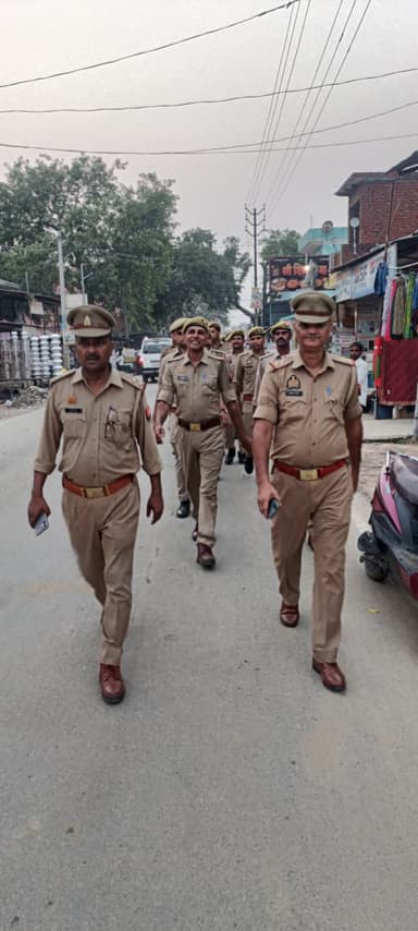#SSP_BDN के निर्देशन में शान्ति व्यवस्था के दृष्टिगत जनपद में शान्ति/सुरक्षा एवं कानून व्यवस्था को सुदृढ़ बनाये रखने हेतु #थाना_उघैती पुलिस द्वारा थाना क्षेत्र के मुख्य मार्गो व भीड़भाड़ वाले स्थानो पर #footpatrolling एवं संदिग्ध वाहन/व्यक्तियों की चेकिंग की गई। https://t.co/QzZq0bjvTa