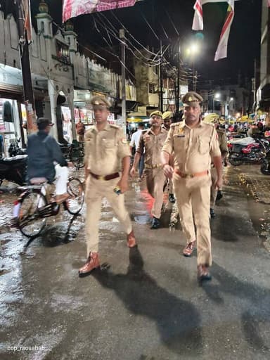 #SP_अम्बेडकरनगर प्राची सिंह के निर्देशानुसार जनपद में शान्ति/सुरक्षा एवं कानून व्यवस्था को सुदृढ़ बनाये रखने के दृष्टिगत थाना जलालपुर पुलिस द्वारा क्षेत्रअंतर्गत पैदल गस्त किया गया व आमजन से संवाद कर सुरक्षा के प्रति आश्वस्त किया गया।
@prachiIPS
#UPPolice
#Footpatrolling https://t.co/jsRh9n3LjD