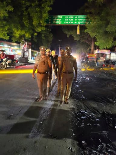 #SP_अम्बेडकरनगर प्राची सिंह के निर्देशानुसार जनपद में शान्ति/सुरक्षा एवं कानून व्यवस्था को सुदृढ़ बनाये रखने के दृष्टिगत थाना मालीपुर पुलिस द्वारा क्षेत्रअंतर्गत पैदल गस्त किया गया व आमजन से संवाद कर सुरक्षा के प्रति आश्वस्त किया गया।
@prachiIPS
#UPPolice
#Footpatrolling https://t.co/dcriU5adpn