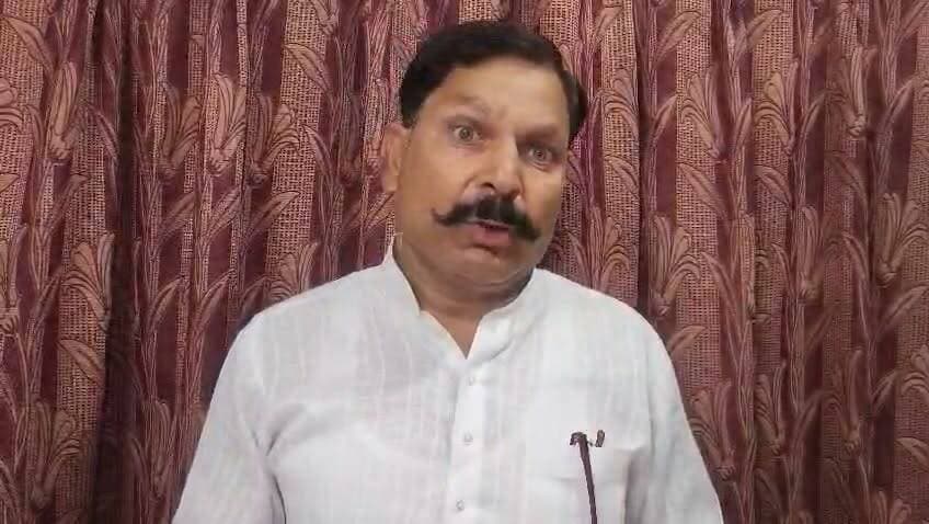 #अलीगढ़ मे यामीन अब्बासी के बयान पर करणी सेना हुई आक्रामक, राष्ट्रीय उपाध्यक्ष ठाकुर ज्ञानेंद्र सिंह चौहान ने किया पलटवार।
#Aligarh #BreakingNews #UPNews #KarniSena #FacebookViral