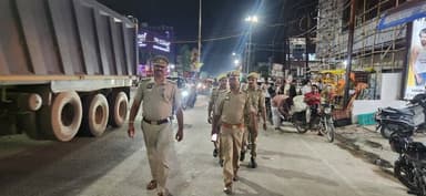 #SP_Bhadohi के कुशल निर्देशन व #ASP_Bhadohi के प्रभावी पर्यवेक्षण में जनपद में शांति एवं कानून व्यवस्था के दृष्टिगत समस्त थाना प्रभारी/चौकी प्रभारी द्वारा पर्याप्त पुलिस बल के साथ अपने थाना क्षेत्र में किया जा रहा पैदल गश्त। गश्त के दौरान संदिग्ध वस्तुओं/व्यक्तियों/वाहनों की जा रही सघन चेकिंग #Footpatrolling