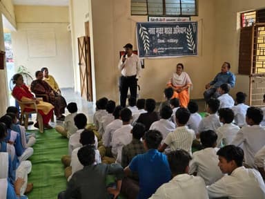 जिले के युवाओं को नशे की गिरफ्त से बचाने एवं समाज में नशा मुक्त वातावरण तैयार करने के उद्देश्य से शासकीय हाई स्कूल तलापार में “नशा मुक्त भारत अभियान” के अंतर्गत जागरूकता कार्यक्रम एवं संवाद का आयोजन किया गया।
RM: https://t.co/fnzNwa8zMX
#Narsinghpur https://t.co/HiSEIpGMQj