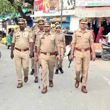 पुलिस अधीक्षक कन्नौज विनोद कुमार के निर्देशन में जनपद में शांति एवं कानून व्यवस्था बनाये रखने हेतु थाना सकरावा पुलिस द्वारा अपने थाना क्षेत्र में पैदल गस्त किया गया। आम-जनमानस से वार्ता कर सुरक्षा के प्रति आश्वस्त किया गया । https://t.co/2QRRt8uivY
