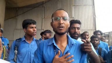 भीमराव अंबेडकर विद्यालय के बच्चों को मानसिक प्रताड़ना करते हुए विद्यालय से निष्कासित किया
सनोज कुमार संगम
रजौली प्रखंड के धनार्जय नदी में अवस्थित डॉ0 भीमराव अंबेडकर आवासीय विद्यालय के दर्जनों छात्रों ने बताया कि विद्यालय के प्रधानाध्यापक अजय कुमार व प्रखंड कल्याण पदाधिकारी सुरेन्द्र चौहान हम सभी छात्रों को मानसिक पड़तारना करते हुए जाति सूचक शब्द का प्रयोग करते हुए पुलिस बल के सहयोग से मारपीट करवाया एवं विद्यालय से निष्कासित कर दिया ।जिसको लेकर हम सभी छात्र जिलाधिकारी के पास न्याय के गुहार लगाने जा रहे हैं वहीं छात्रों ने बताया कि इसकी सूचना पहले विद्यालय के डिप्टी डायरेक्टर, मंत्री ,सचिव व जिलाधिकारी को भी दिया गया उसके बाद भी किसी प्रकार का कार्रवाई नहीं करने से हम लोग के साथ मानसिक प्रताड़ना करते हुए जाति सूचक शब्द का प्रयोग करते हुए विद्यालय से निष्कासित कर दिया गया।वहीं छात्रों ने बताया कि विद्यालय में प्रखंड कल्याण पदाधिकारी बढ़िया से विधि व्यवस्था नहीं रखते हैं खाना-पीना भी सही से नियमानुसार नहीं दिया जाता है और किसी प्रकार का सुविधा भी विद्यालय में पढ़ने वाले बच्चों को नहीं मिलता है जिससे विद्यालय के सभी छात्रों में भारी रोष देखा जा रहा है इस संबंध में अनुमंडल पदाधिकारी स्वतंत्र कुमार सुमन से जानकारी लेने पर उन्होंने बताया कि हमें बच्चों को निष्कासित करने का जानकारी मिला है और बच्चे अगर जिलाधिकारी के पास न्याय का गुहार लगाने जा रहे हैं तो वह स्वतंत्र हैं जा सकते हैं जिससे बच्चों ने बताया कि हम लोग बिहार के कोने-कोने से आने वाले जिला से पढ़ाई करने के लिए आए हुए बच्चे हैं जिसके साथ में इस तरह का अभद्र व्यवहार विद्यालय के बीडब्लूओ , प्रधानाध्यापक व शिक्षकों के द्वारा किया जाता है जिससे बच्चों में भारी दोष देखा जा रहा है।