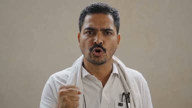 बुंदेलखंड को पृथक राज्य बनाने की मांग फिर हुई तेज, ए. एस. नोमानी का बड़ा बयान
बुंदेलखंड इंसाफ सेना के राष्ट्रीय अध्यक्ष ए. एस. नोमानी ने एक बार फिर पृथक बुंदेलखंड राज्य की मांग को लेकर अपनी आवाज बुलंद की है। उन्होंने कहा कि "जब तक बुंदेलखंड को पृथक राज्य नहीं बनाया जाएगा, तब तक बुंदेलखंड का समग्र विकास संभव नहीं है।"
उन्होंने कहा कि बुंदेलखंड लंबे समय से विकास, रोजगार, सिंचाई, शिक्षा, स्वास्थ्य और बुनियादी सुविधाओं जैसी समस्याओं से जूझ रहा है। उनका कहना है कि पृथक राज्य बनने से क्षेत्र के संसाधनों का बेहतर उपयोग होगा और विकास कार्यों को नई गति मिलेगी।
ए. एस. नोमानी ने "अलग बुंदेलखंड – विकास की नई पहचान" का नारा दोहराते हुए क्षेत्र के लोगों से इस मांग के समर्थन में एकजुट होने की अपील की।
UP 90 Creator
#Bundelkhand #अलग_बुंदेलखंड #ASNomani #BundelkhandInsaafSena