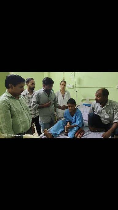 शाहजहांपुर के राजकीय मेडिकल कॉलेज के डॉक्टरों की नाकामी को चुनौती देते हुए अर्नव हॉस्पिटल के डॉ. के.पी. गुप्ता ने वो कर दिखाया जिसे सरकारी तंत्र मुमकिन न कर सका; डॉक्टर के इस ऐतिहासिक और साहसिक कारनामे को खुद जिले के एडीएम ने सैल्यूट कर सलाम ठोका है।
#आपका_अपना_शहर