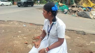 लक्ष्मी मुंडा उर्सलाइन स्कूल की दसवीं कक्षा की मेधावी छात्रा है। हर दिन की तरह आज सुबह भी वह अपने सपनों को साथ लेकर स्कूल गई थी। घर से निकलते समय उसे क्या पता था कि जब वह वापस लौटेगी, तो उसका घर, उसकी दुनिया और उसके सपनों की नींव सब कुछ बदल चुका होगा।
दोपहर में स्कूल से लौटते ही उसकी नज़र उस जगह पर पड़ी, जहां सुबह तक उसका छोटा-सा घर और परिवार की रोज़ी-रोटी का सहारा बनी दुकान थी। अब वहां सिर्फ टूटी हुई दीवारें, बिखरा हुआ सामान और मलबे का ढेर था। नगर निगम की कार्रवाई में उसका घर और दुकान दोनों ढहा दिए गए थे।
लगातार हो रही बारिश ने इस दर्द को और गहरा कर दिया है। खुले आसमान के नीचे रहने को मजबूर यह परिवार अब अपने बच्चों को बारिश से बचाने की कोशिश कर रहा है। लक्ष्मी की किताबें और कॉपियां भीग चुकी हैं। जिन पन्नों पर उसके भविष्य के सपने लिखे थे, वे आज बारिश में भीगकर बिखर रहे हैं। वैज्ञानिक बनने का सपना देखने वाली इस होनहार बेटी की आंखों में अब सिर्फ एक सवाल है—"जब सिर पर छत ही नहीं रही, तो पढ़ाई कैसे होगी और सपने कैसे पूरे होंगे?"
लक्ष्मी की मां सरिता मुंडा का दर्द शब्दों में बयां करना मुश्किल है। सदमे से वह बार-बार बेहोश हो रही हैं। आंखों में आंसू लिए वह कहती हैं, "मेरी मां भी मोरहाबादी के इसी रजिस्ट्री ऑफिस के सामने रहती थीं। मेरी बेटी लक्ष्मी का जन्म भी यहीं हुआ। यही हमारा घर था, यही हमारी पूरी दुनिया थी। लेकिन आज बिना किसी नोटिस के हमारा घर और दुकान तोड़ दिया गया।"
सरिता बताती हैं कि उनके परिवार के पास रहने के लिए कोई दूसरी जगह नहीं है। अब सबसे बड़ा सवाल यह है कि आज की रात कहां कटेगी, बच्चों को बारिश से कैसे बचाया जाएगा और कल से परिवार का गुज़ारा कैसे होगा। इन सवालों का जवाब किसी के पास नहीं है।
मलबे के बीच खड़ी लक्ष्मी अपनी भीगी हुई किताबों को संभाल रही है, जबकि उसकी मां टूटे हुए घर को निहारते हुए अपने आंसू रोक नहीं पा रही हैं। यह दृश्य सिर्फ एक मकान के ढहने का नहीं, बल्कि एक परिवार की उम्मीदों, संघर्षों और भविष्य के बिखर जाने का दर्द बयां करता है।
यह कहानी सिर्फ लक्ष्मी मुंडा की नहीं, बल्कि उन तमाम परिवारों की आवाज़ है जिनके सपने अचानक उजड़ जाते हैं। उम्मीद है कि उनकी यह पुकार सरकार, नगर निगम और समाज तक पहुंचे, ताकि इस परिवार को फिर से रहने के लिए सुरक्षित छत मिले और लक्ष्मी के सपनों को दोबारा उड़ान भरने का अवसर मिल सके।
#BreakingNews #ViralNews #JharkhandNews #RanchiNews #MunicipalCorporation #LaxmiMunda #Student #EmotionalStory #JusticeForLaxmi #Trending #NewsUpdate #HindiNews #ViralVideo #YouTubeShorts #LatestNews