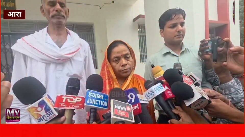जज के सामने पहुचे भरत तिवारी के माता पिता हुई घंटो पूछ ताछ जाने किया
#mvbiharnews #BharatTiwari #bharattiwarinews #letestnews #viralnews