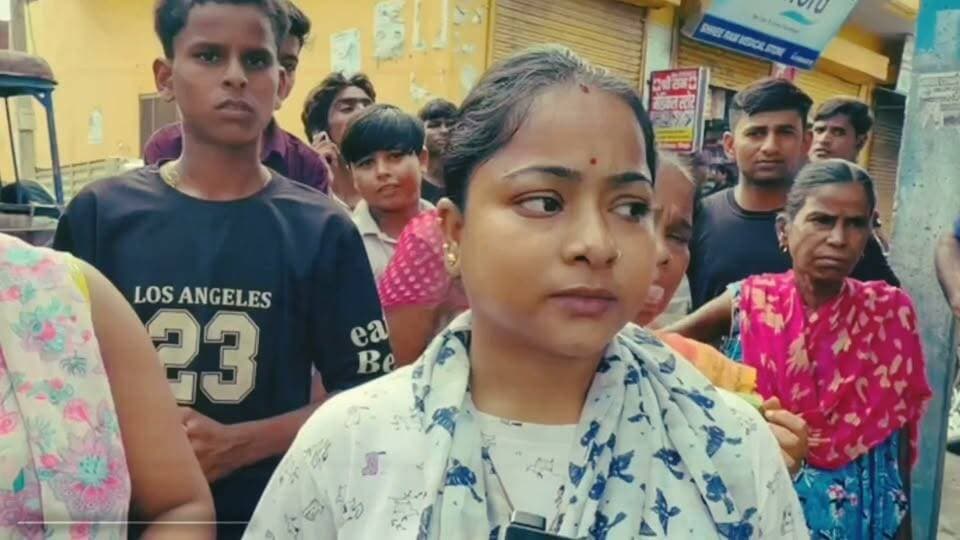 9 साल की मासूम को दुकान में बुलाकर गलत हरकत की कोशिश, बच्ची की बहादुरी से बची आबरू, आरोपी फरार, POCSO एक्ट में मुकदमा दर्ज।
#Rudrapur #TransitCamp #UdhamSinghNagar #RudrapurNews #UttarakhandNews #BreakingNews #CrimeNews #POCSOAct #ChildSafety #PoliceAction #CCTVFootage #COCityRudrapur #VibhavSaini #LatestNews #HindiNews #UttarakhandPolice #NewsUpdate #RudrapurCrime #ViralNews #TrendingNews