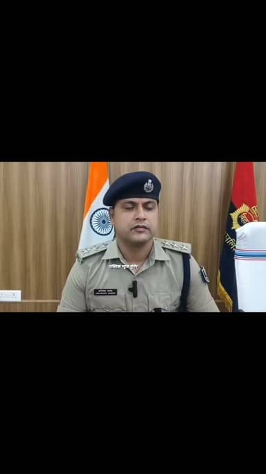 भागलपुर से मुंगेर पहुंच रही थी हथियारों की बड़ी खेप, 5 पिस्टल और 5 मैगजीन के साथ तस्कर गिरफ्तार, DSP ने किया बड़ा खुलासा बोले
#Munger #Bihar #MungerPolice #ArmsSmuggling #IllegalArms #GunRunner #PoliceOperation #CrimeNews #BreakingNews #Bariarpur #BiharPolice #CrimeAlert #LawAndOrder #HathiyarTaskar