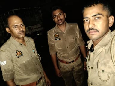 #रात्रि_गश्त_व_चेकिंग #SPBallia श्री ओमवीर सिंह के निर्देशन में जनपद में शांति,सुरक्षा एवं कानून व्यवस्था बनाए रखने के दृष्टिगत #Ps_रसड़ा पुलिस द्वारा रात्रि में निरन्तर भ्रमणशील रहते हुए संदिग्ध व्यक्तियों/वाहनो की चेकिंग की जा रही है। #बलिया #BalliaPolice
@dgpup
@Uppolice https://t.co/43x42ulEtG