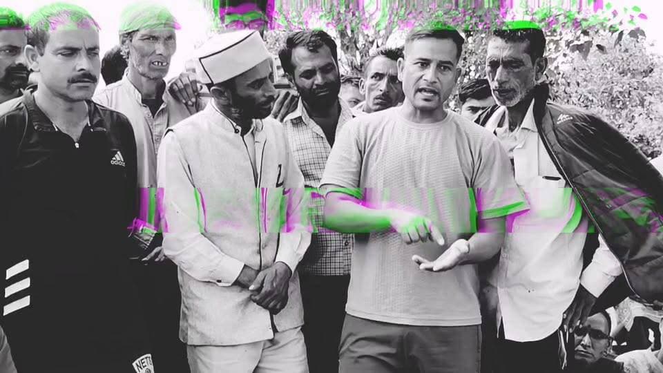 खरोठी पंचायत की ग्राम सभा में ग्रामीणों ने खुलकर रखीं अपनी समस्याएं।
Suneel Pahadi ✍️
ग्राम सभा के दौरान लोगों ने सड़क, पानी, बिजली, विकास कार्यों और अन्य स्थानीय मुद्दों को लेकर अपनी बातें पंचायत प्रतिनिधियों और अधिकारियों के सामने रखीं। ग्रामीणों ने समस्याओं के शीघ्र समाधान की मांग की।
📍 देखिए पूरी रिपोर्ट और जानिए ग्रामीणों ने क्या-क्या मुद्दे उठाए।
✍️ सुनील पहाड़ी | पहाड़ी न्यूज़
#खरोठी_पंचायत #ग्रामसभा #सलूणी #चंबा #HimachalNews #PahadiNews #LocalNews #VillageDevelopment #PublicVoice #GramSabha