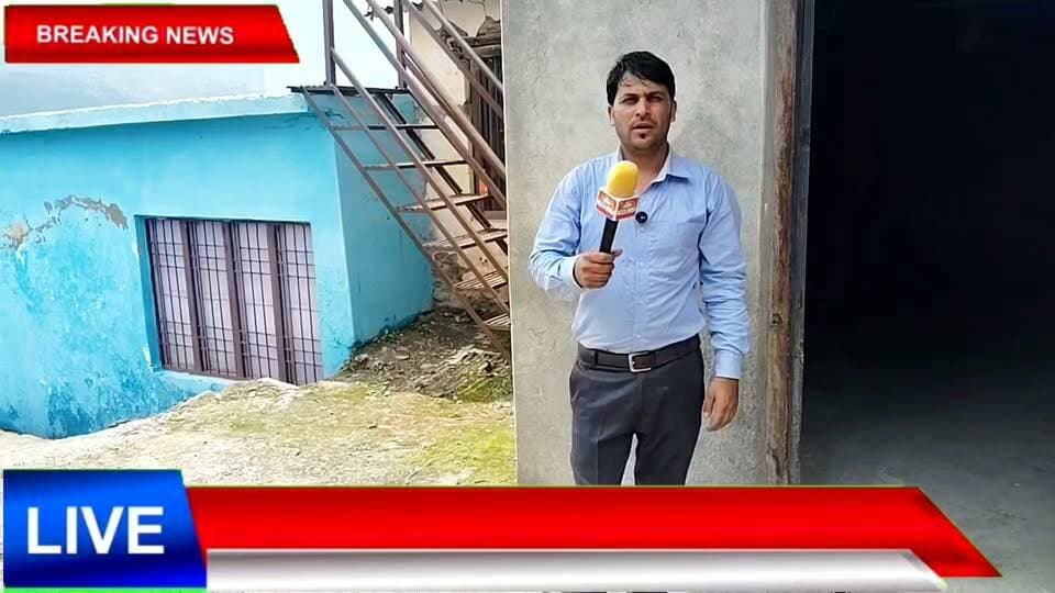 खरोठी पंचायत से जुड़ा बड़ा सवाल!
Suneel Pahadi ✍️
यदि खरोठी पंचायत के पास अपनी भूमि नहीं है, तो आज तक पंचायत भवन का निर्माण किस आधार पर किए गए? यदि इस संबंध में कोई तथ्य या रिकॉर्ड मौजूद हैं, तो उन्हें सार्वजनिक किया जाना चाहिए।
यह एक गंभीर विषय है, जिस पर संबंधित प्रशासन और विभाग को स्थिति स्पष्ट करनी चाहिए ताकि लोगों के मन में उठ रहे सवालों का जवाब मिल सके।
यदि इस मामले में कोई अनियमितता हुई है, तो उसकी निष्पक्ष जांच हो और तथ्य जनता के सामने लाए जाएं।
✍️ सुनील पहाड़ी | पहाड़ी न्यूज़
Pahadi News
#खरोठी_पंचायत #KhrothiPanchayat #सलूणी #चंबा #हिमाचलप्रदेश #PahadiNews #GramSabha #Panchayat #PanchayatBhawan #LocalNews #PublicVoice #VillageDevelopment #RuralDevelopment #Administration #Transparency #HimachalNews #BreakingNews #SunilPahadi