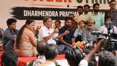 কোকরোচ জনতা পার্টির অনশন কর্মসূচিতে যোগ দিলেন সিপিআইএম রাজ্য সম্পাদক জীতেন্দ্র চৌধুরী, কেরালার প্রাক্তন অর্থমন্ত্রী থমাস আইজ্যাক, নরেশ জমাতিয়া ও কৃষ্ণা রক্ষিত। এছাড়াও ছিলেন দেশের প্রখ্যাত অভিনেতা প্রকাশ রাজ।