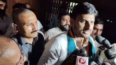 बैठक खत्म होने के बाद बाहर निकले भाजपा प्रदेश उपाध्यक्ष नीरज सिंह , बाइट