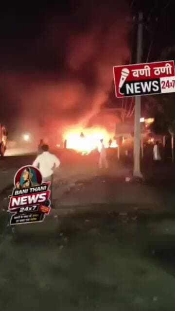 कांडला हाईवे पर दो ट्रेलरों की भीषण भिड़ंत, धधक उठीं दोनों गाड़ियां..टायरों के धमाकों से दहला इलाका!