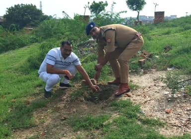 🌿 हरित प्रदेश-स्वच्छ प्रदेश के संकल्प के साथ वृक्षारोपण महाअभियान-2026 का शुभारंभ। 🌿#SP_KD @shraddha_pn के निर्देशन एवं क्षेत्राधिकारी रसूलाबाद के नेतृत्व में सर्किल रसूलाबाद के समस्त थानों/चौकियों में व्यापक स्तर पर पौधरोपण अभियान प्रारंभ किया गया। 🌱
#GreenIndia https://t.co/Wvl6Szwe6K