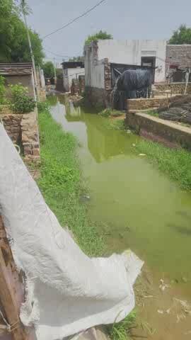 Pani ki nikaasi nahin hone ke Karan Gram Panchayat somla ke dhandawali gaon mein aam rasta mein Pani bhara hone Karan aa