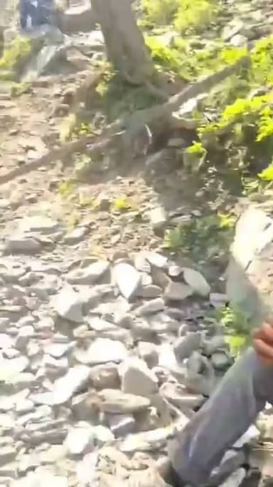 इस तरह के जुगाड़ करके बहाल किया जा रहा है आए दिन पठानकोट भरमौर नेशनल हाईवे