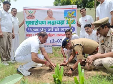 🌳 ~ #वृक्षारोपण_महायज्ञ_2026 ~ 🌳
#एक_पेड़_मां_के_नाम अभियान के अंतर्गत एएसपी हापुड़ श्री विनीत भटनागर (आईपीएस) द्वारा पुलिस कार्यालय परिसर में पुलिस अधिकारी/कर्मचारियों के साथ वृक्षारोपण कर आमजनमानस को अधिक से अधिक वृक्षारोपण करने हेतु प्रेरित किया गया।
@Uppolice https://t.co/TTG0L8y1cv
