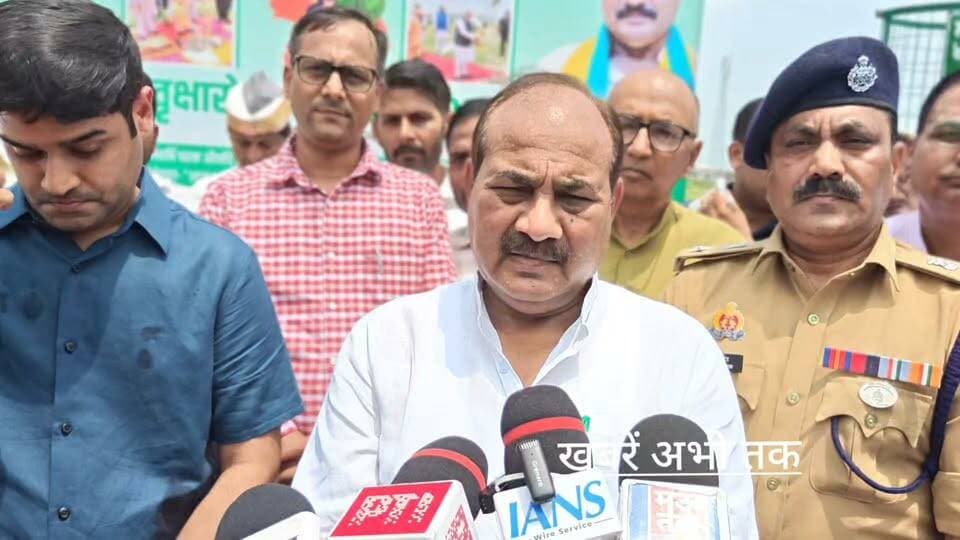 वृक्षारोपण अभियान में पहुंचे दारा सिंह चौहान, बयान से बढ़ाई सियासी हलचल
#मऊ #दारा_सिंह_चौहान #उत्तर_प्रदेश #BJP #MauNews #BreakingNews