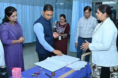 कलेक्टर श्री कुलदीप शर्मा ने जिला अस्पताल एवं फिजियोथेरेपी सेंटर का किया निरीक्षण।
जिला अस्पताल में एमआरआई माशीन शीग्र स्थापित करने तथा पंचकर्म केन्द्र को सक्रिय करने के दिए निर्देश।
जिला अस्पताल में ओपीडी एवं लैब टेस्ट संख्या में हुई वृद्धि।
#balodabazar
#Healthforall