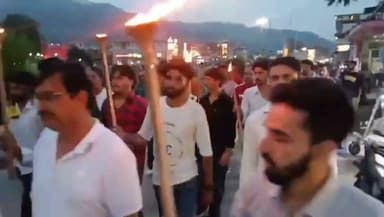 नीट पेपर नीलामी के खिलाफ कांग्रेस पार्टी ने चम्बा बाजार में एक जोरदार प्रदर्शन किया, जिसमें मशाल जलूस भी शामिल था, और केंद्रीय शिक्षा मंत्री धर्मेंद्र प्रधान के इस्तीफे की मांग की। Ajay Himachal News Adv Surjeet Sharma Bharmouri Neeraj Nayar ललित ठाकुर विचार मंच Sukhvinder Singh Sukhu Kuldeep Singh Pathania Rakesh Sharma #ChambaNews #HimachalNews #highlight #PoliticalUpdate